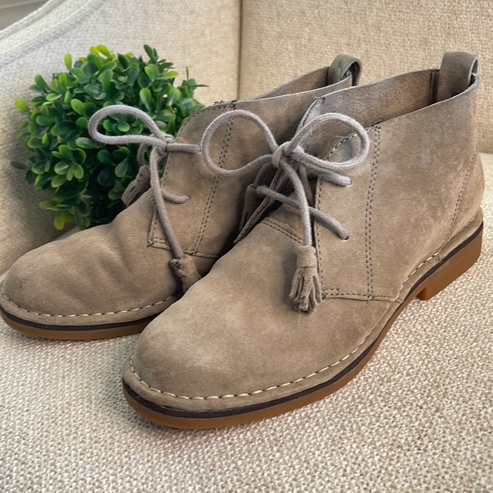 Hush Puppies womens Cyra Catelyn Chukka Boot size 6